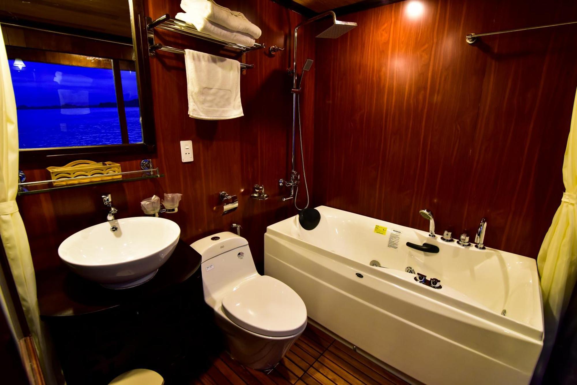 Renea Cruises Halong Otel Ha Long Dış mekan fotoğraf